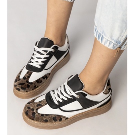 Czarno-białe sneakersy z panterkowym dodatkiem 3
