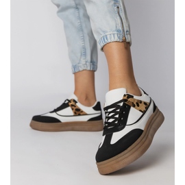 Biało-czarne sneakersy z panterkowym dodatkiem białe 3
