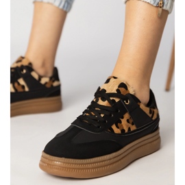 Czarne sneakersy z panterkowym dodatkiem 1