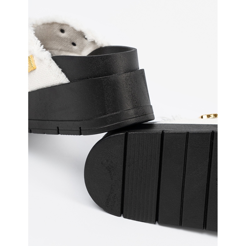 Seastar Białe klapki na czarnej platformie z przypinkami 2