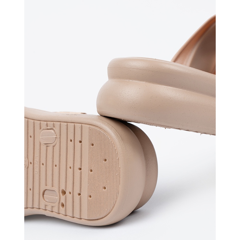 Seastar Klapki ze złotymi klamrami na platformie beż beżowy 1