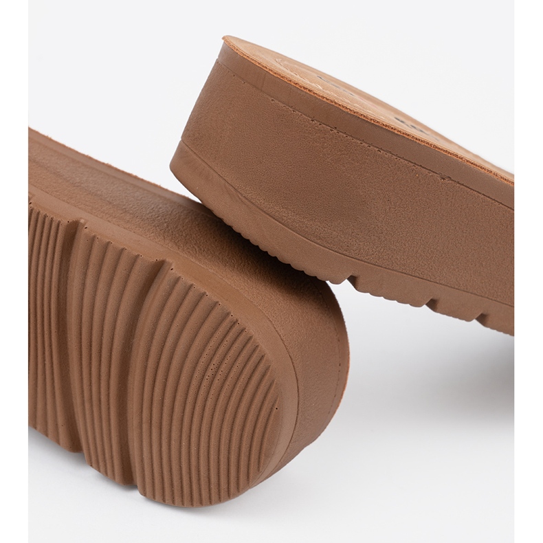 Seastar Klapki czarne zdobione złotą klamrą 1