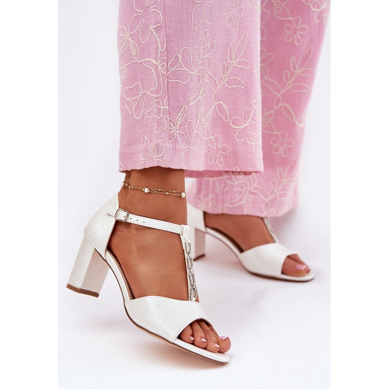 EVento Sandały Damskie Na Słupku Z Ozdobnym Paskiem Eko Skóra Białe T 2