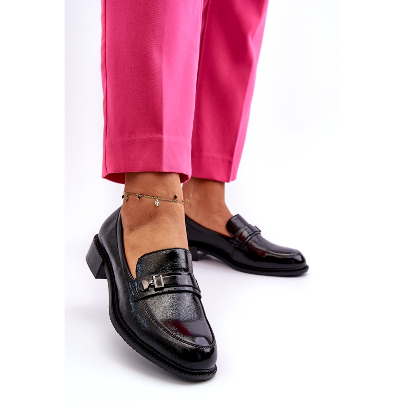 Vinceza Damskie lakierowane mokasyny czarne z ozdobą 1