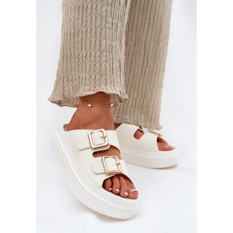 Inna Klapki Damskie Na Platformie Ze Złotymi Klamrami Ecru białe 2