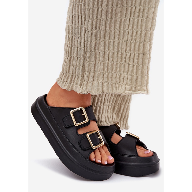 Inna Klapki Damskie Na Platformie Ze Złotymi Klamrami Czarne 1