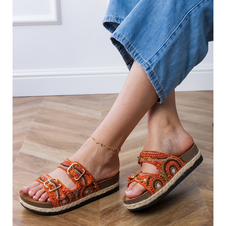 Pomarańczowe klapki etniczne z klamrami na paskach 2