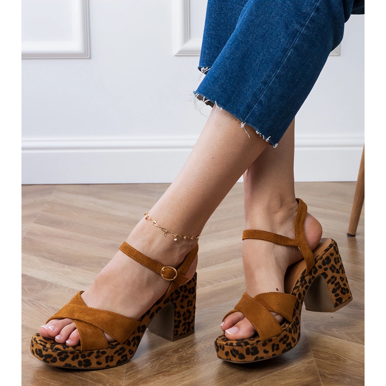 Brązowe sandały ekozamszowe na słupku 2