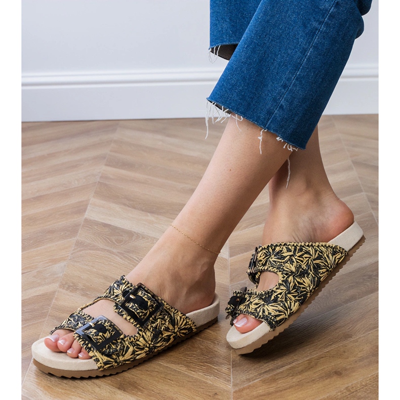 Czarne klapki szydełkowe z klamrami na paskach 2