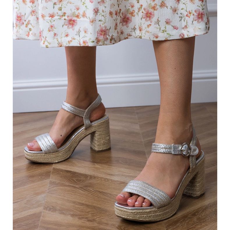 Srebrne sandały espadryle na słupku srebrny 1
