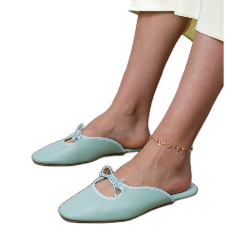 Zielone klapki zabudowane na płaskiej podeszwie 1