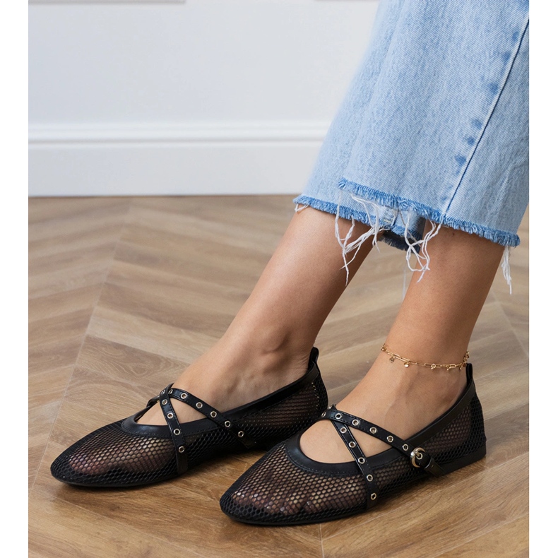 Czarne balerinki siateczkowe z ozdobną sprzączką 2