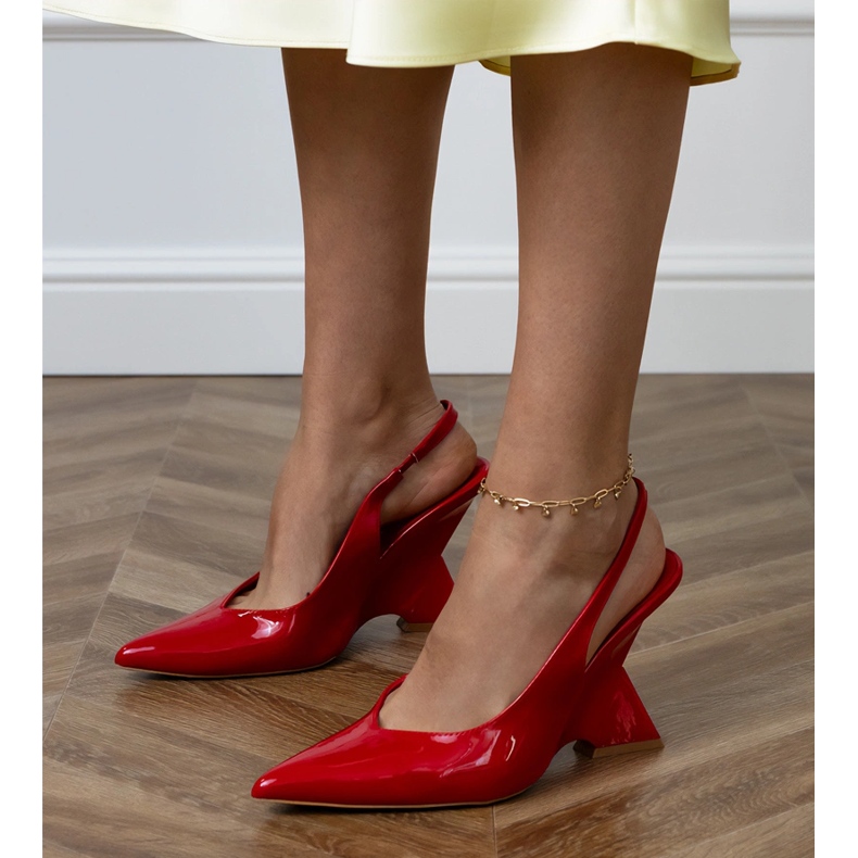 Czerwone sandały na geometrycznym koturnie 1