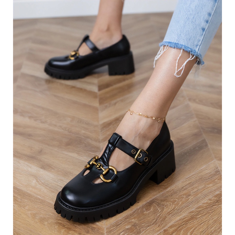 Czarne półbuty na grubej podeszwie ze złotą ozdobą 2