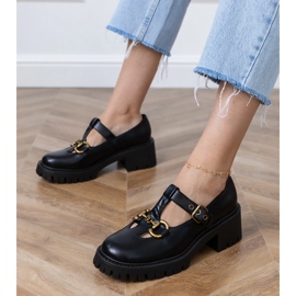 Czarne półbuty na grubej podeszwie ze złotą ozdobą 1