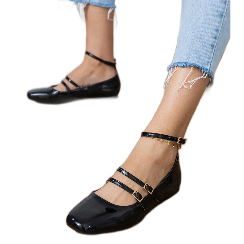 Czarne balerinki lakierowane ze sprzączkami 2
