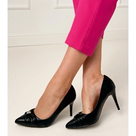 Czarne klasyczne czółenka na szpilce z cyrkoniami 1