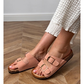 Różowe klapki z klamrami na korkowej podeszwie 1