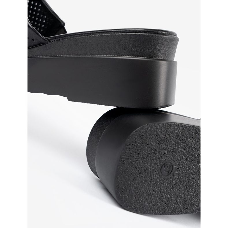 Seastar Czarne klapki na platformie ażurowe 1