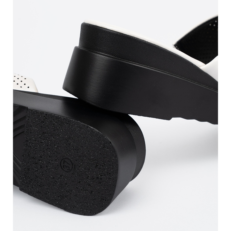 Seastar Białe ażurowe klapki na platformie 1