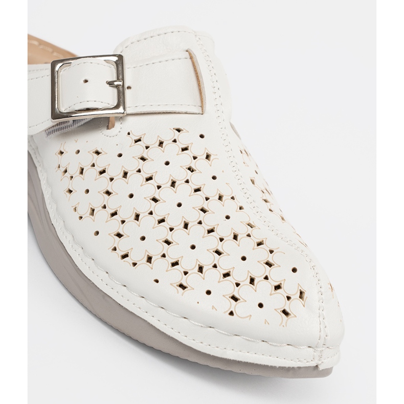 Seastar Białe klapki z pełnym noskiem i klamrą 1