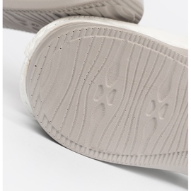 Seastar Białe klapki z pełnym noskiem i klamrą 2