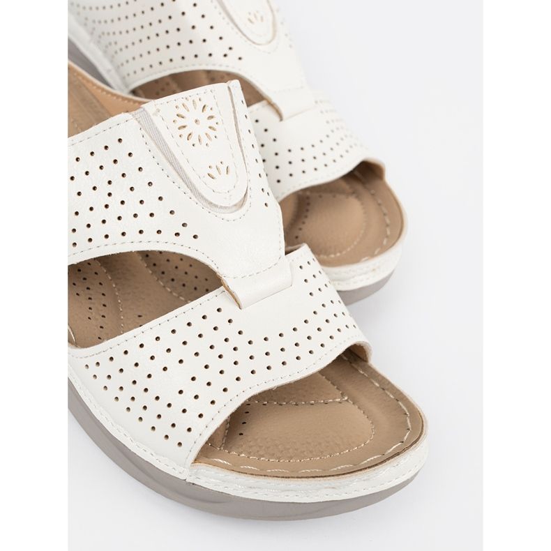 Seastar Białe wygodne klapki z wycięciami 2