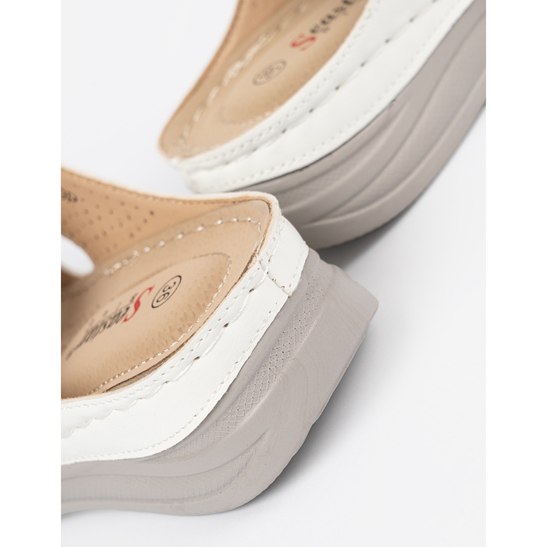 Seastar Białe wygodne klapki z wycięciami 1