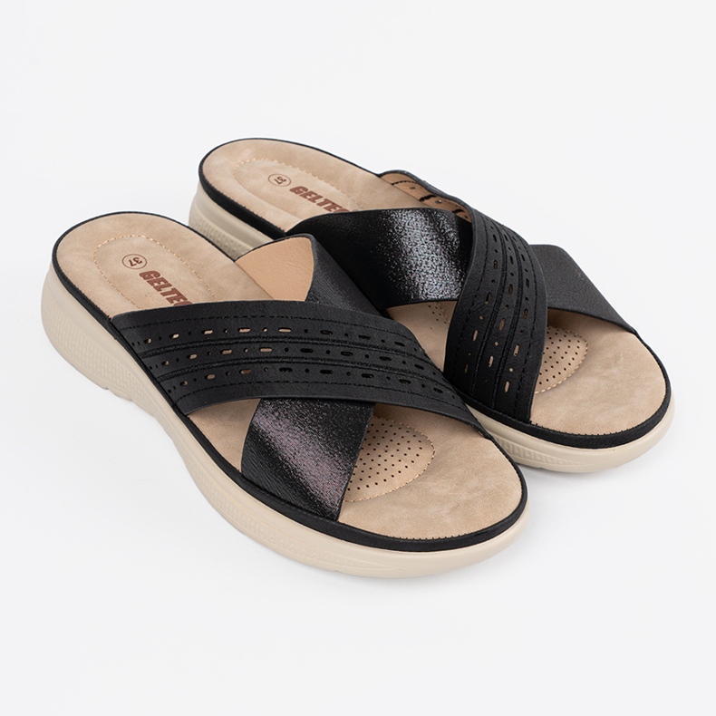 Czarne klapki na platformie 1