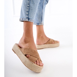 Brązowe klapki espadryle z paskami na platformie 3