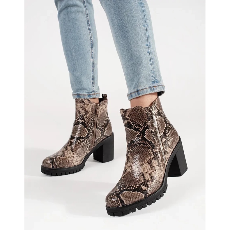 Botki na obcasie w wężowy wzór brązowe 2