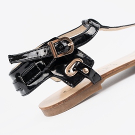 Czarne sandałki płaskie w stylu japonek 2