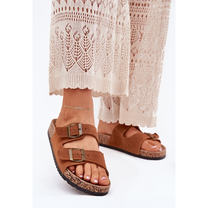 Zamszowe Klapki Na Korkowej Podeszwie Z Klamrami Camel brązowe 2