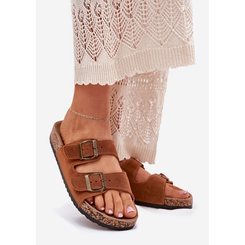 Zamszowe Klapki Na Korkowej Podeszwie Z Klamrami Camel brązowe 1