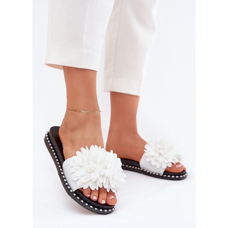 Klapki Damskie Ozdobione Kwiatami Białe 2