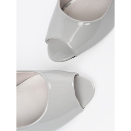 Goodin Szare lakierowane sandały na obcasie 1