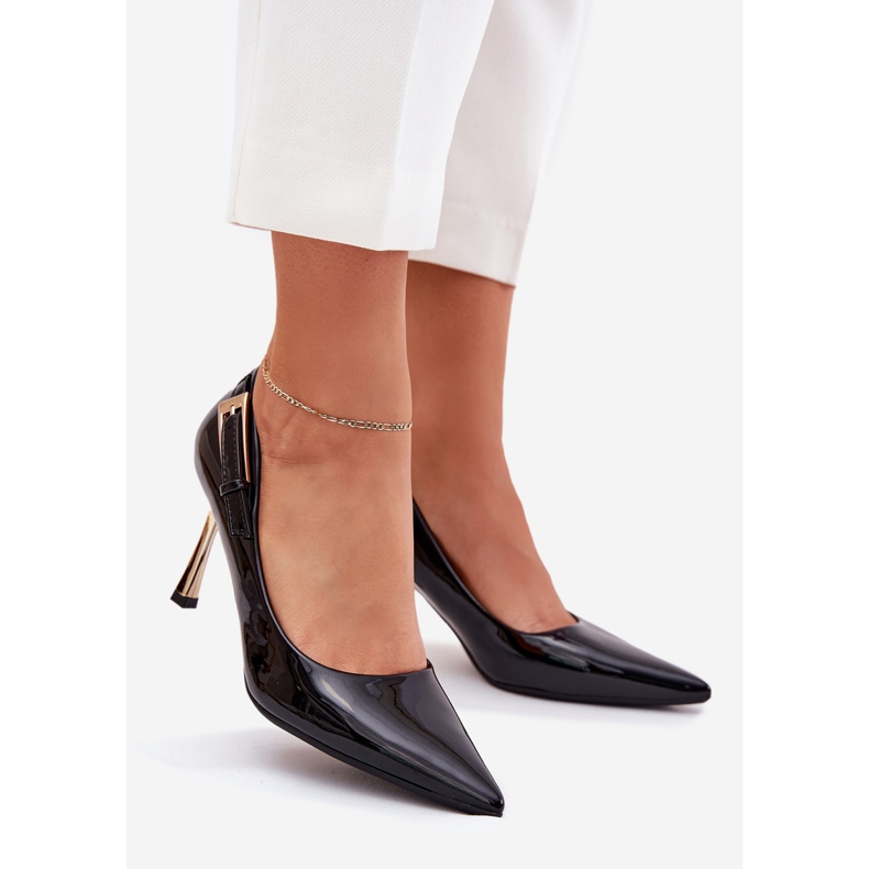 Lakierowane Szpilki Ze Złotą Klamrą Czarne 1