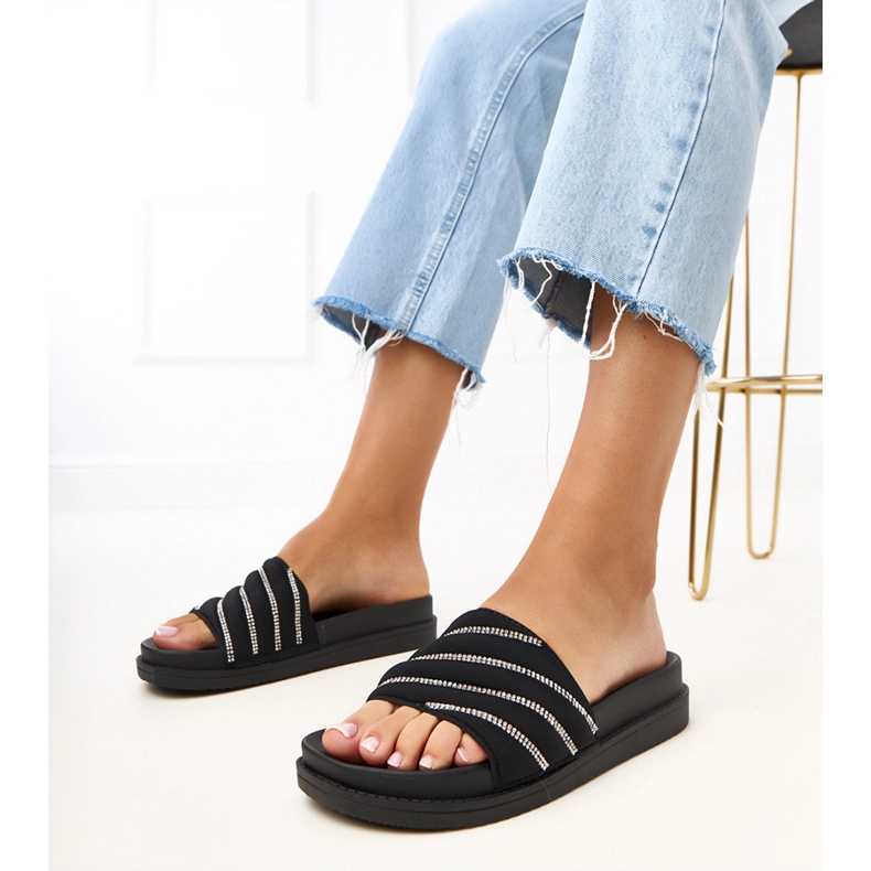 Czarne Klapki z Cyrkoniami Cardona 2