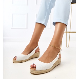 Białe sandały espadryle na koturnie Nevarez 1