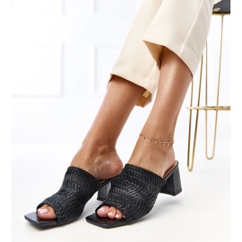 Czarne klapki na słupku z plecionymi paskami Gamboa 2