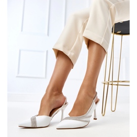 Białe sandały z odkrytą piętą z cyrkoniami Lura 2