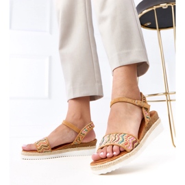 Brązowe szydełkowe sandały na koturnie Versala 2