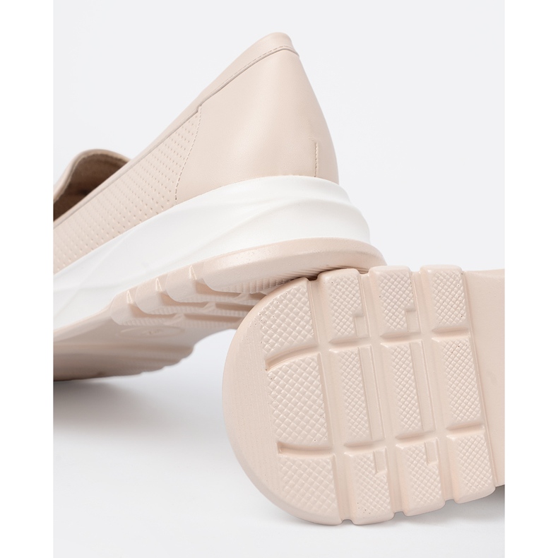 Shelvt Jasnobeżowe mokasyny z dekoracyjnym złotym elementem 2