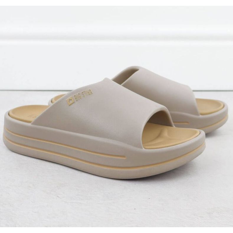 Klapki na platformie Big Star W SS274424 INT2152A 2