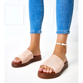 Różowe klapki z ażurową cholewką Idabel 1