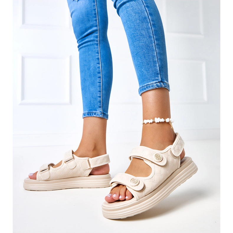 Beżowe sandały z regulowanymi paskami Brodni 2