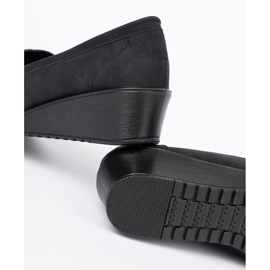 Shelvt Czarne półbuty na koturnie z ozdobą 1