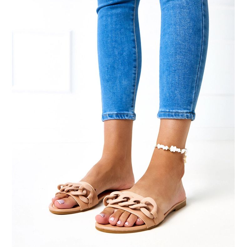 Brązowe klapki z matowym łańcuchem Aliyan beżowy 1