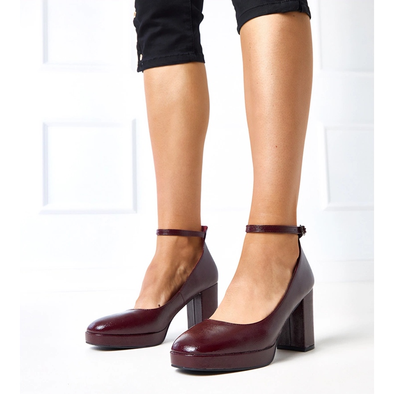 Bordowe czółenka lakierowane na masywnym słupku Batuma czerwone 1