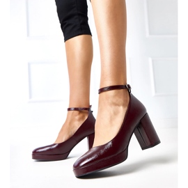 Bordowe czółenka lakierowane na masywnym słupku Batuma czerwone 2